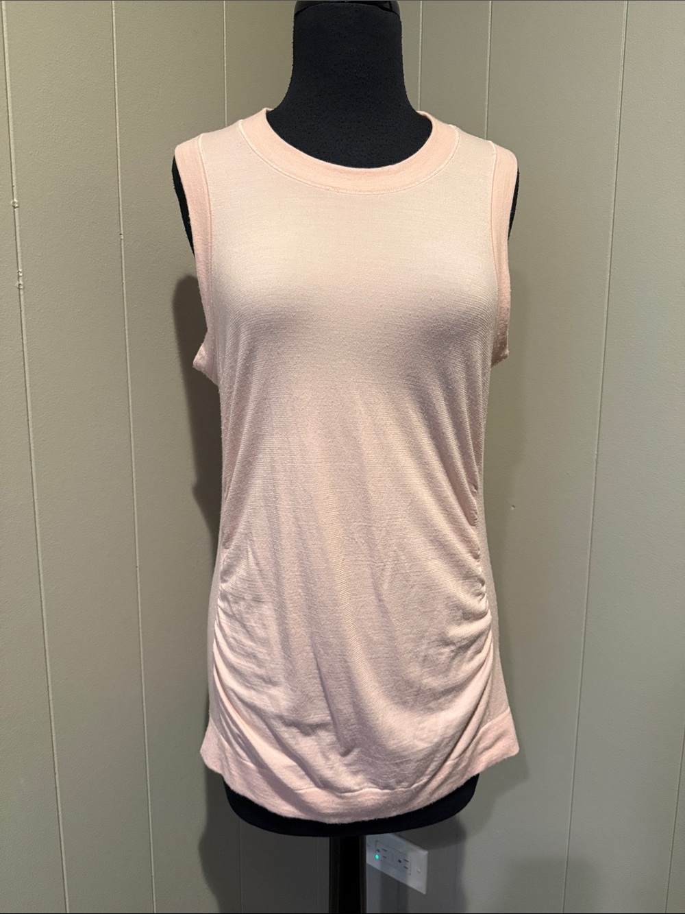 Athleta Women’s XL Light Pink Crewneck Mesh Sleeveless Tank
